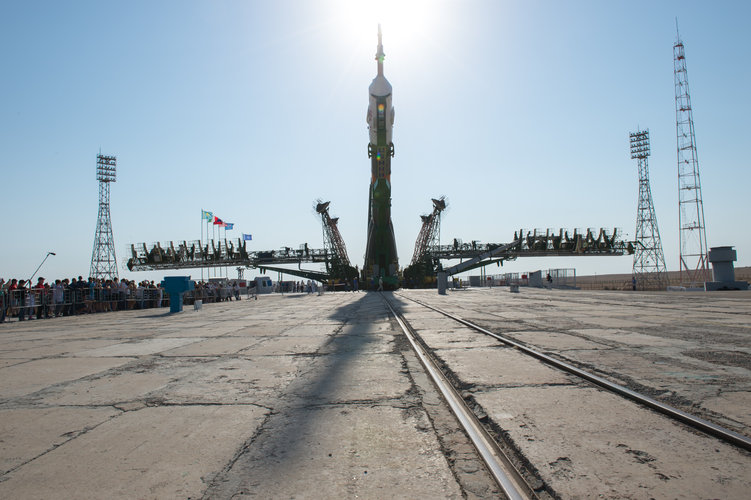 Soyuz MS-05 spacecraft moved into vertical position