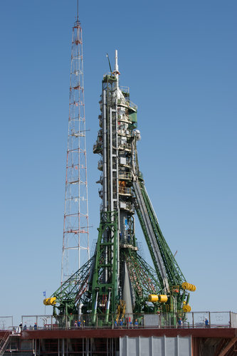 Soyuz MS-05 spacecraft moved into vertical position