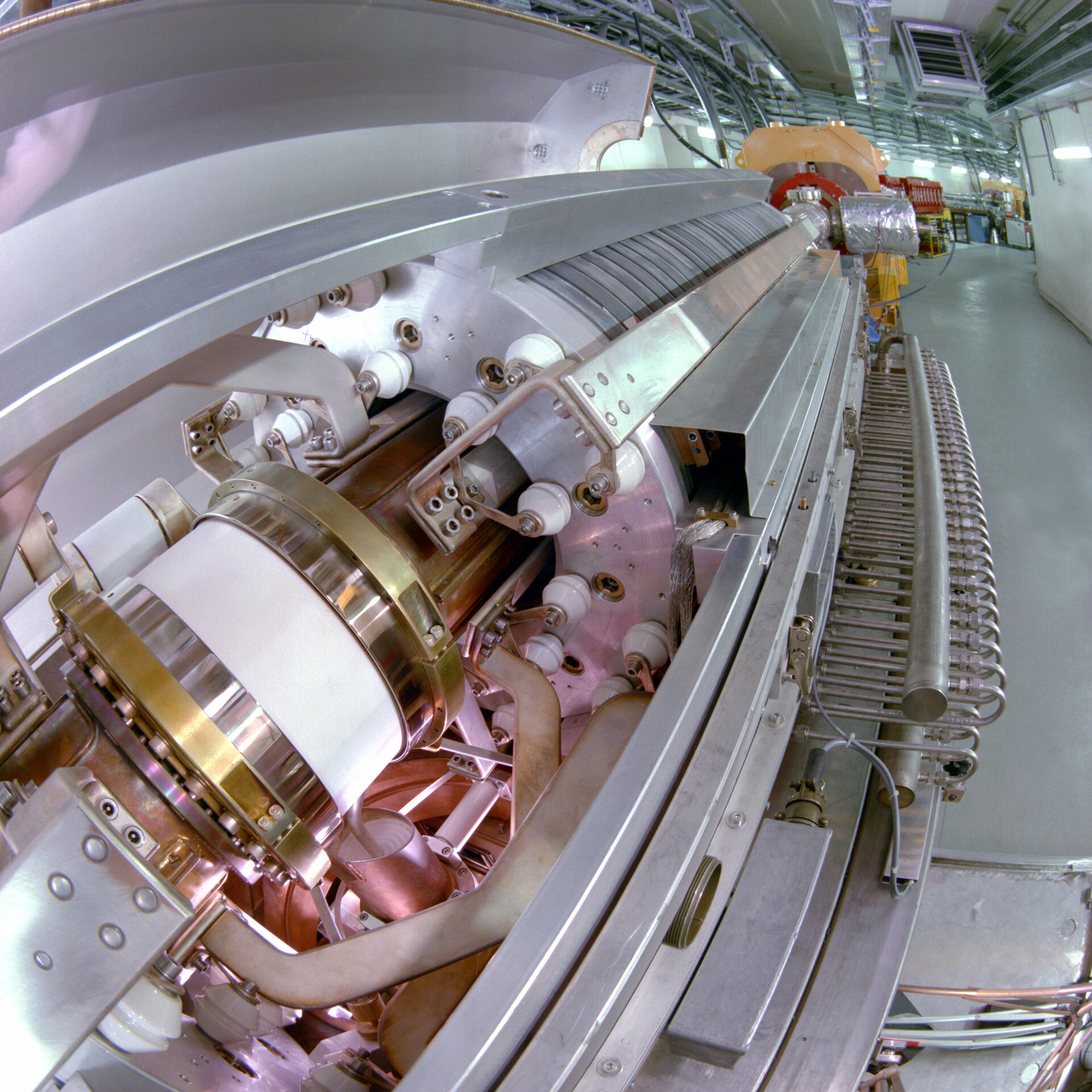 Particle accelerator