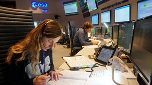 Members of the Sentinel-5P mission control team seen in ESA’s Main Control Room, Darmstadt, Germany, 26 September 2017, conducting simulation training to prepare for launch, planned for 13 Oct.