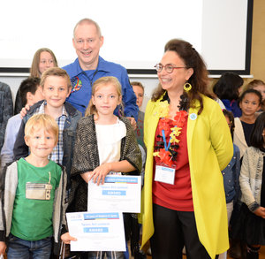 Frank De Winne with children at SCK-CEN