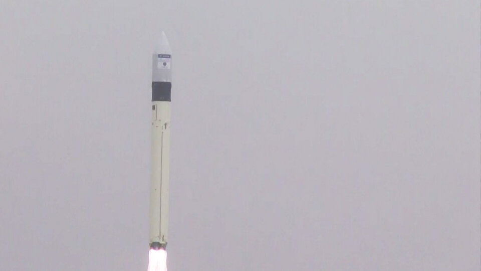 De Rocket-lanceerder met Sentinel-5P, op weg naar de ruimte