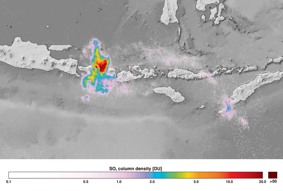 Sentinel-5P capte la l’éruption d’un volcan sur l’île de Bali