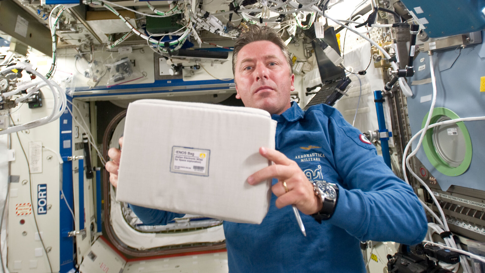 Roberto Vittori a bordo della ISS