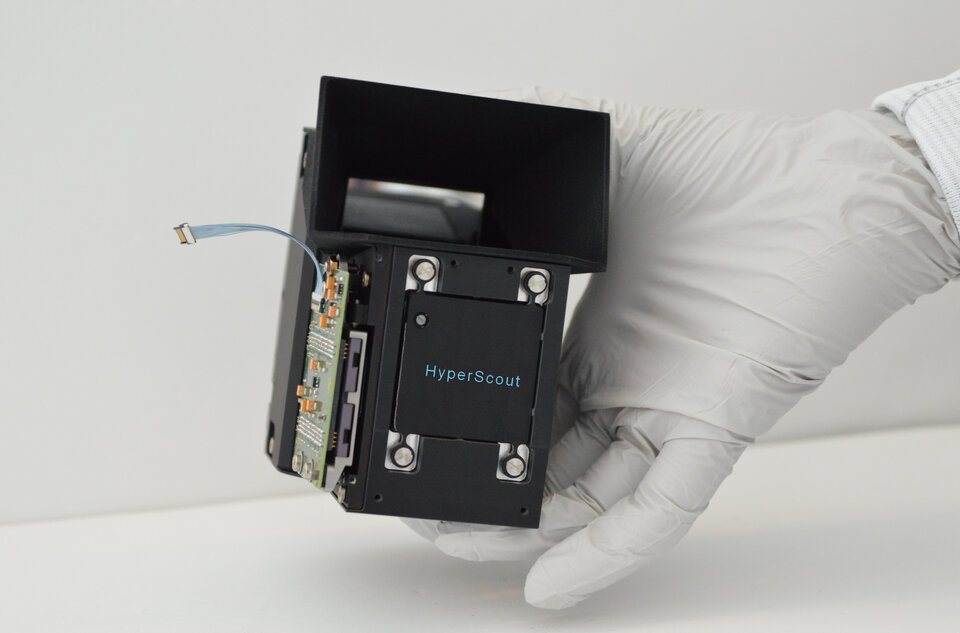 CubeSat-sized HyperScout imager