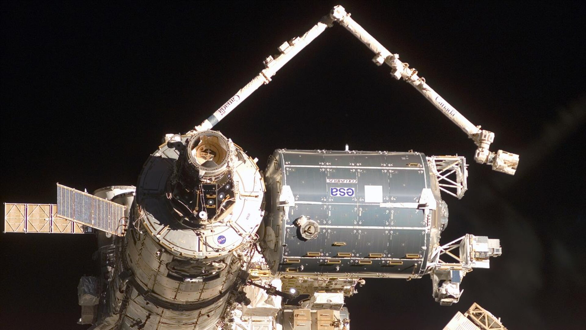 Das Columbus-Modul wurde am 11. Februar 2008 an der Steuerbordseite des Verbindungsknotens Harmony dauerhaft an die ISS montiert und in Betrieb genommen.