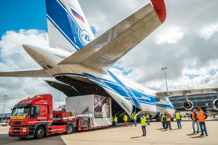 Loading the Antonov