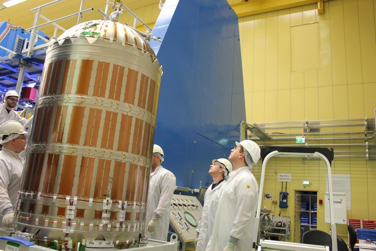 Orion service module fuel tank installation