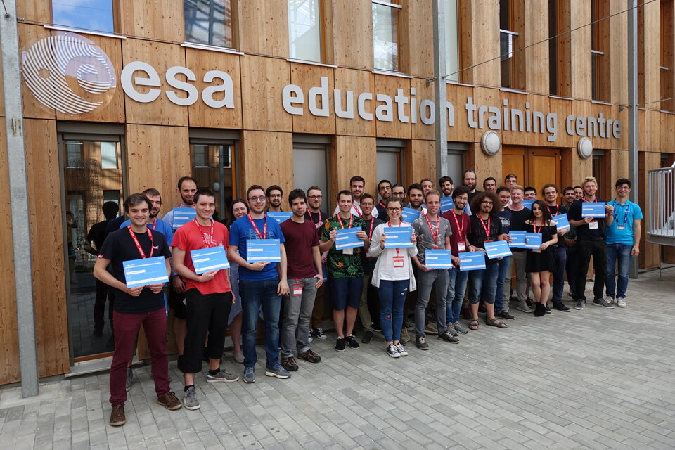 Mission complete! Happy attendees with their participation certificate.