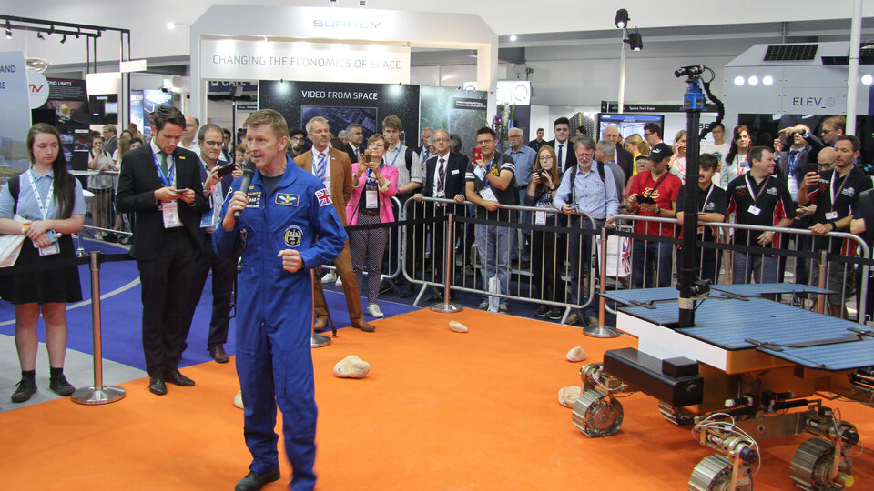 Kosmonaut Tim Peake oznamuje vyhlášení soutěže o název roveru