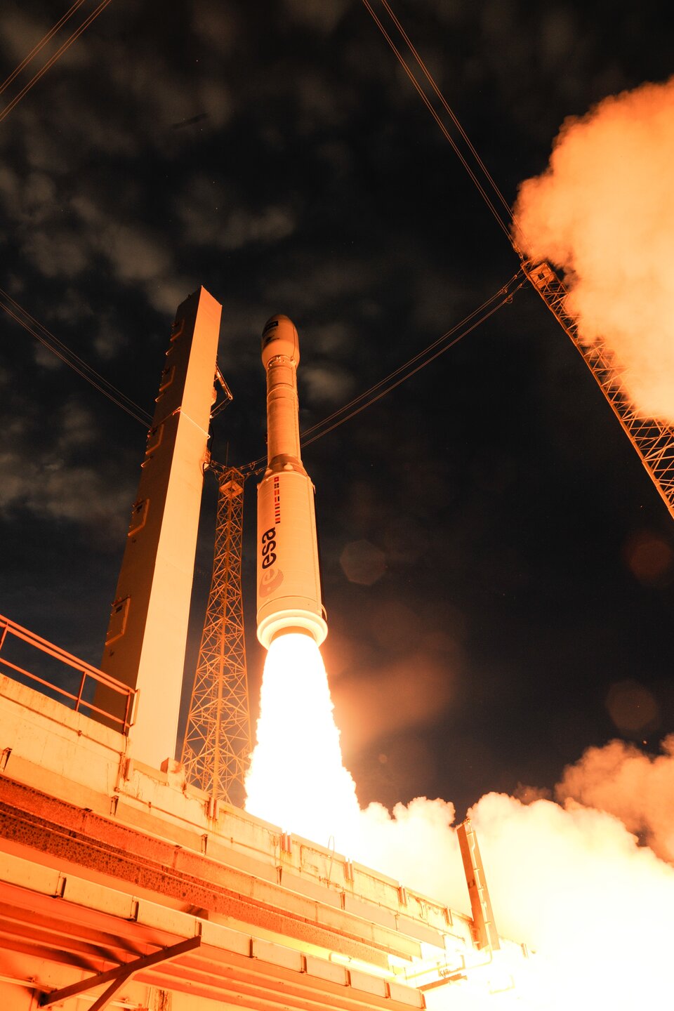 Start nosiče Vega k misi VV12, kdy vynesl družici Aeolus