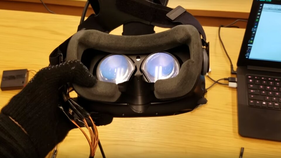 Virtual Reality Head-Mounted Display 