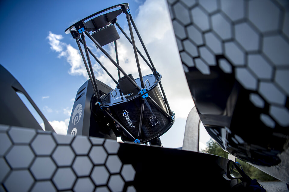 Telescópio PlaneWave, transportado pelo veículo-conceito Navara “Dark Sky” da Nissan
