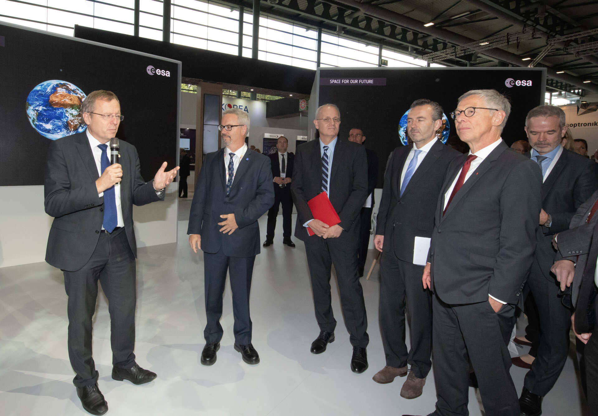 Jan Wörner, ESA Director General on the ESA exhibition stand 