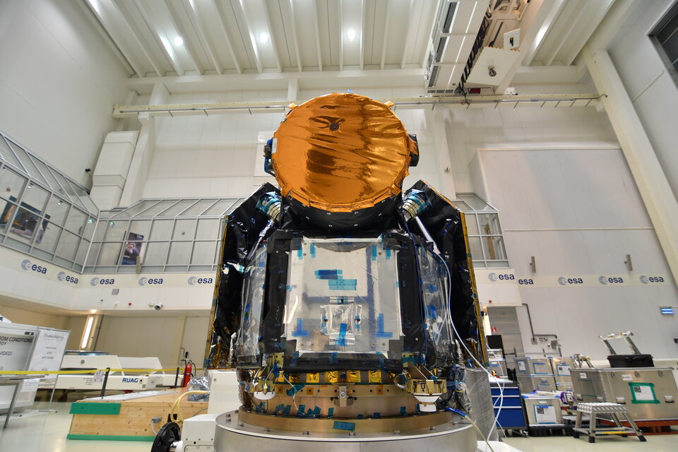 Cheops en el centro técnico de la ESA