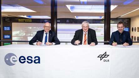 ESA and DLR sign cooperation agreement