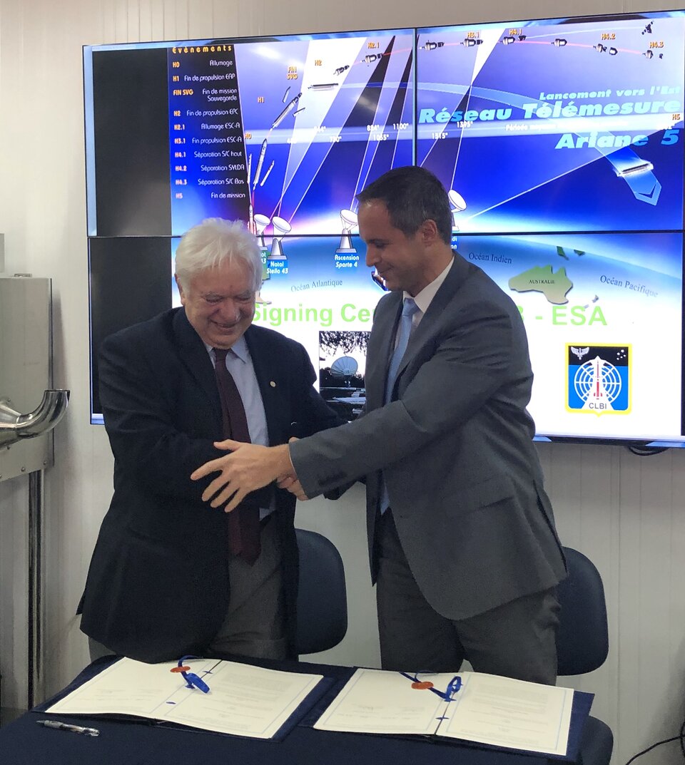 President of the Brazilian Space Agency Jose Coelho and ESA Director of Space Transportation Daniel Neuenschwander sign the Implementing Arrangement on 19 December 