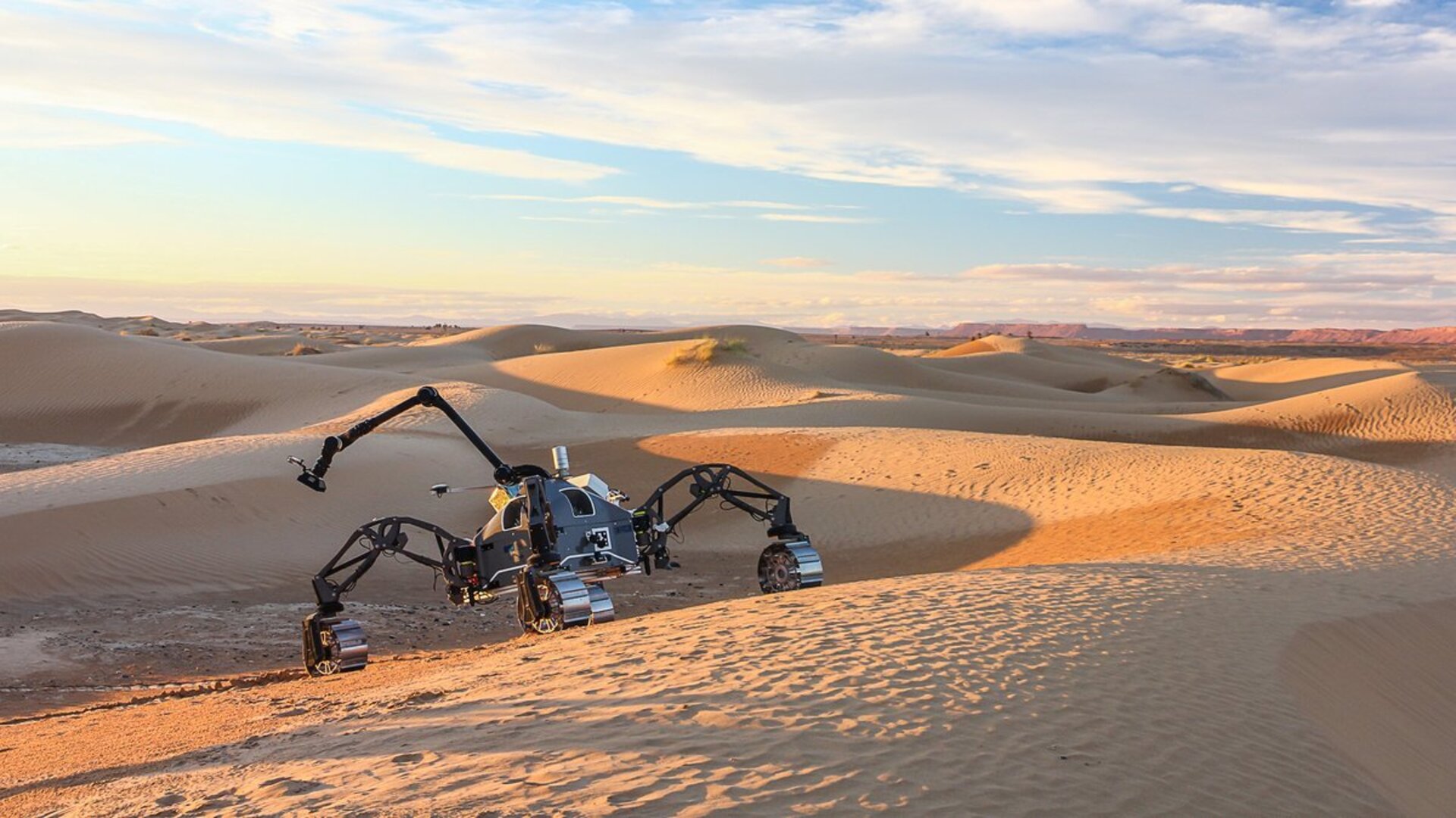 Rover SherpaTT během zkoušek v marocké poušti