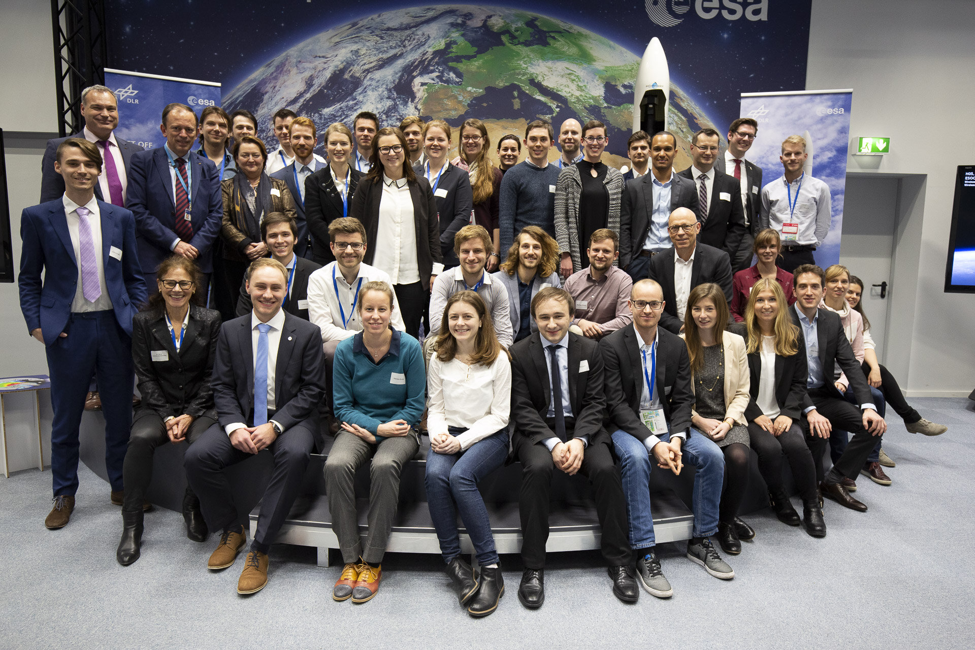 Stipendiaten und Absolventen des German Trainee Programme trafen sich beim ESOC.