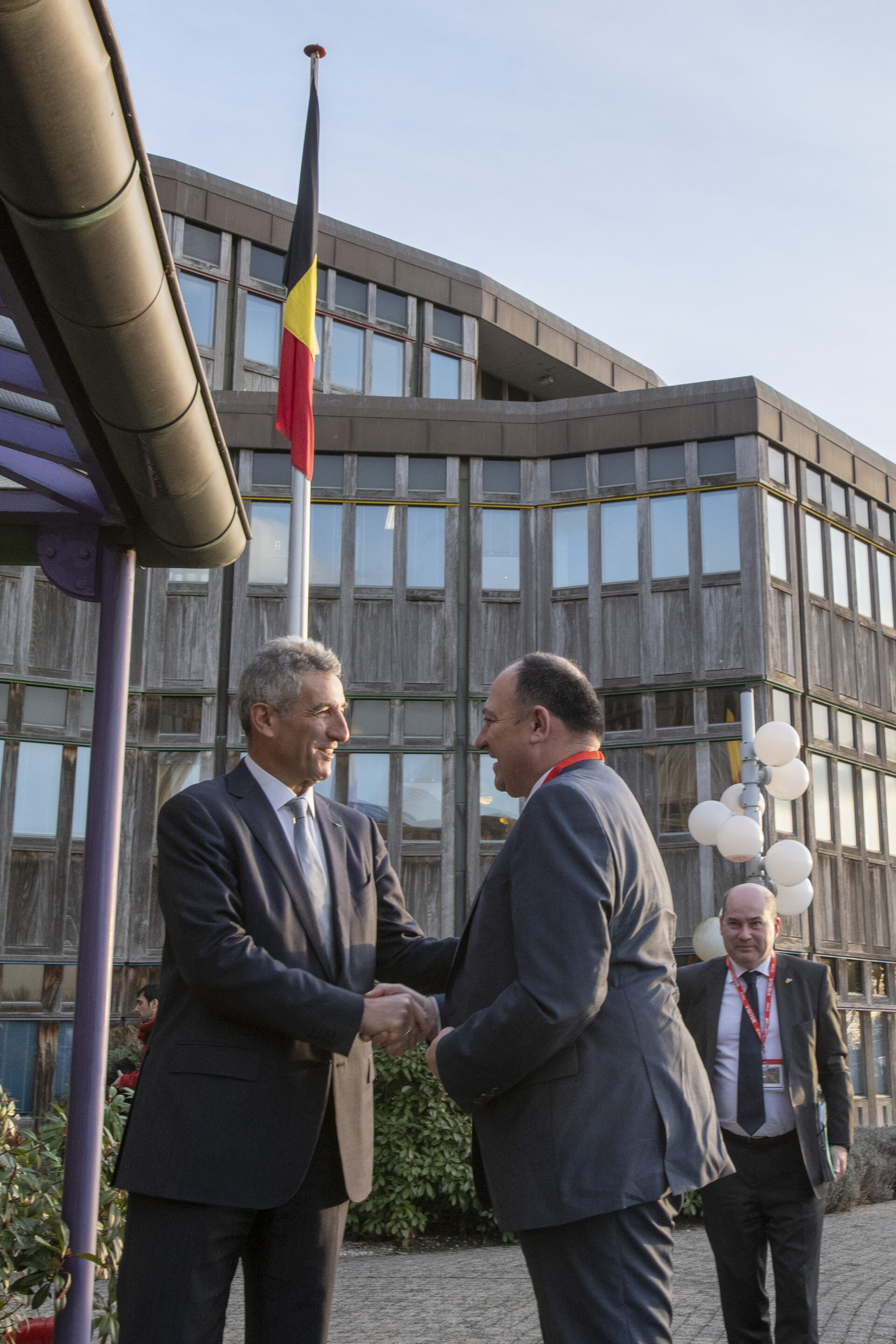 Franco Ongaro welcomes Willy Borsus to ESTEC
