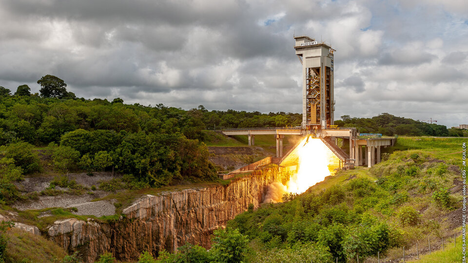 Hot firing of P120C in Vega-C configuration