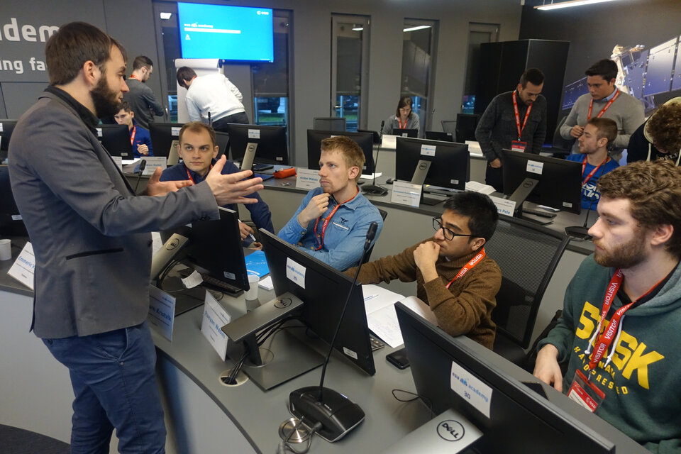 ESA expert discussing with the students