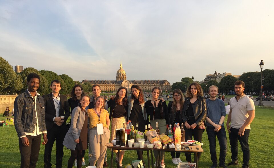 Scavenger Hunt Meeting point at Invalides 