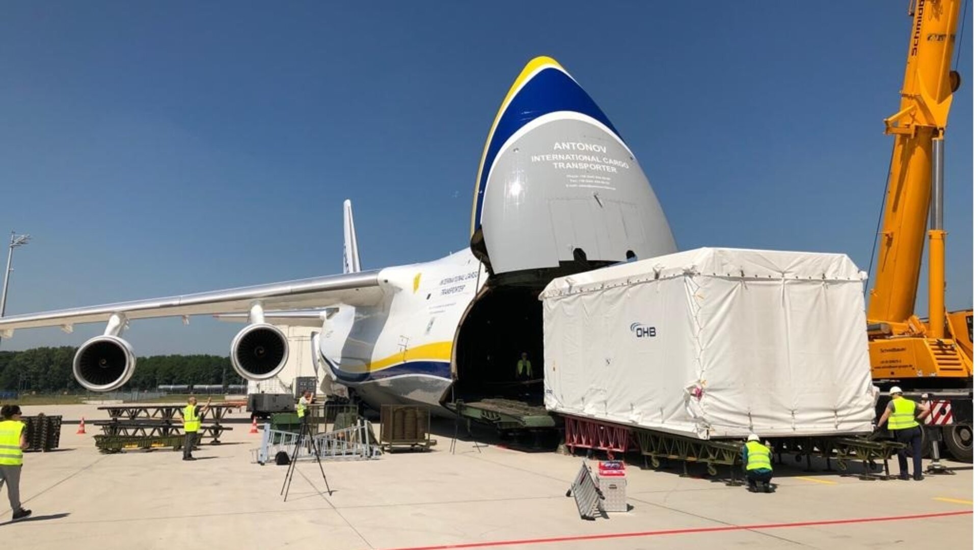 EDRS-C satellite enters Antonov cargo plane