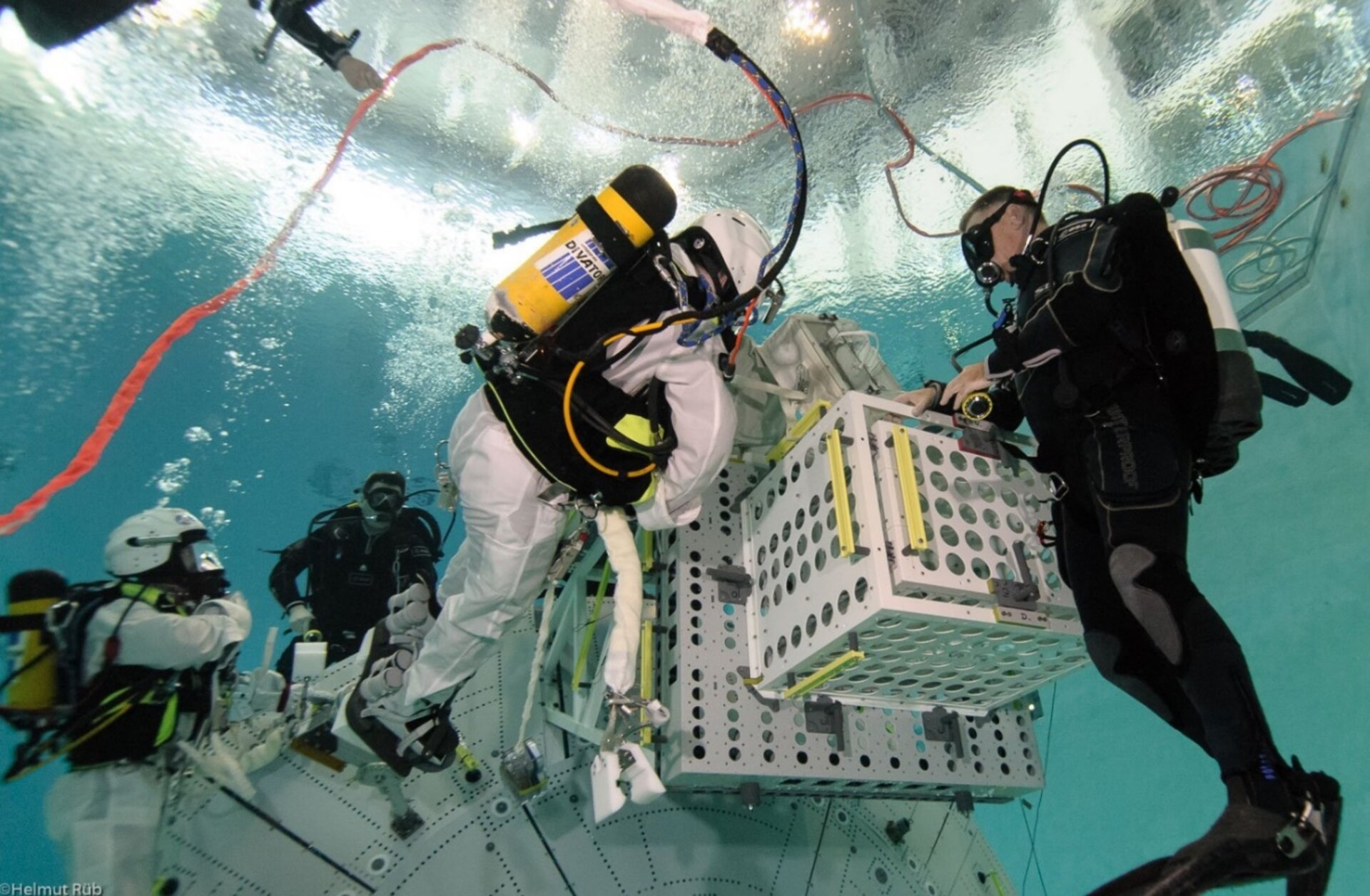 ESA EVA training in the NBF at EAC