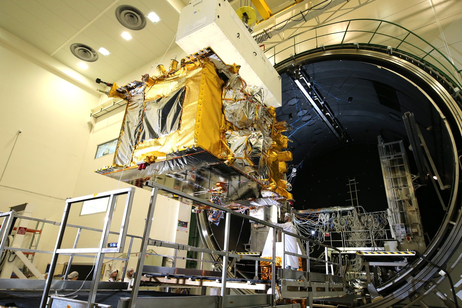 Quantum satellite in thermal vacuum facility