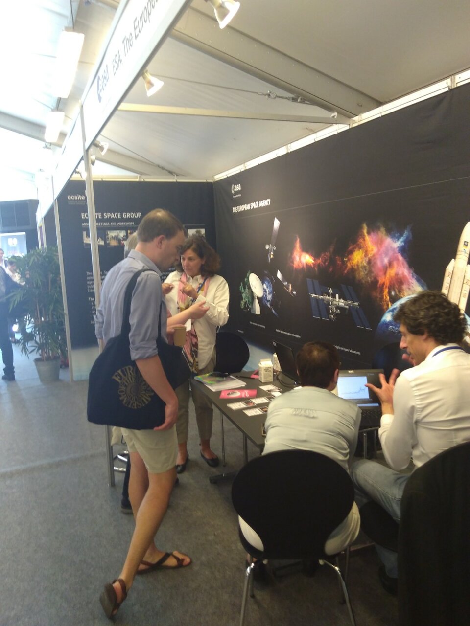 Visitors learn about opportunities offered by ESA and the Ecsite Space Group 