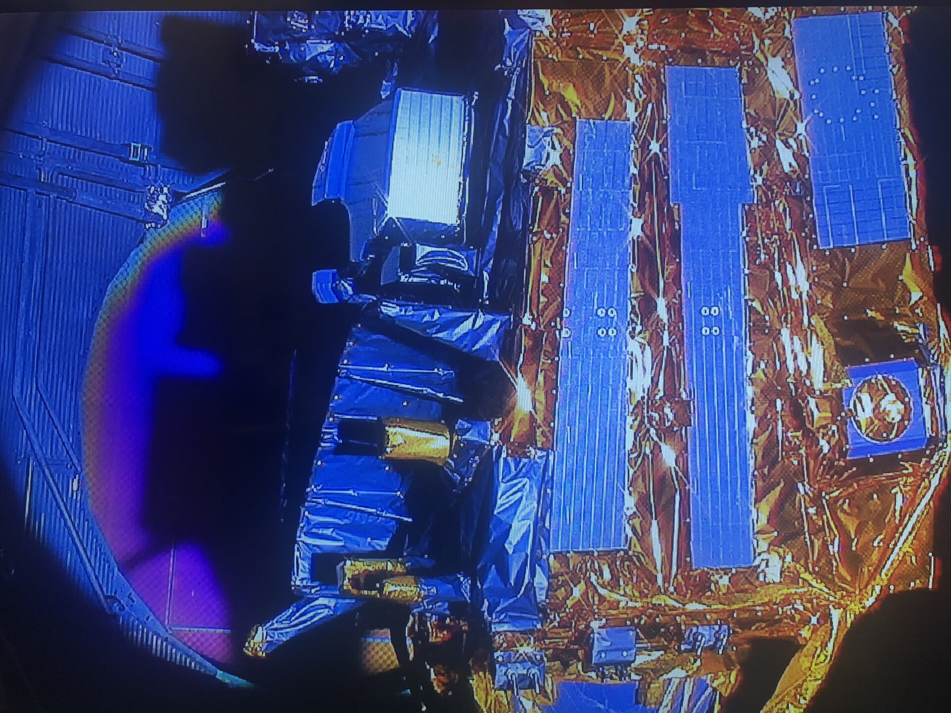 MetOp-SG surface during thermal vacuum testing