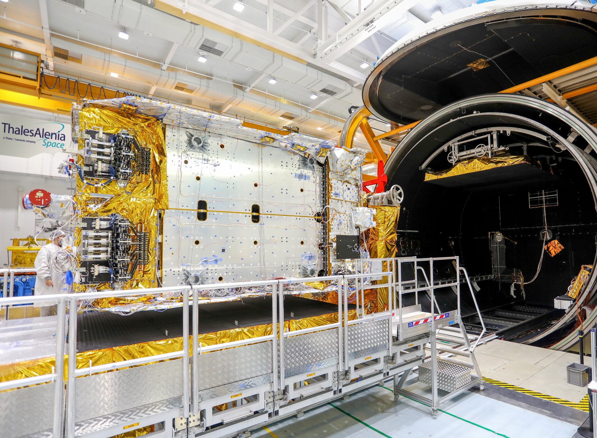 Konnect satellite completes its thermal vacuum tests for Spacebus Neo minisite