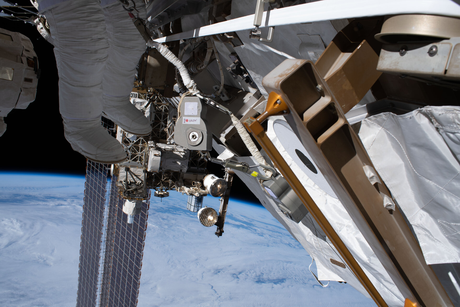 Dangling during second spacewalk for AMS