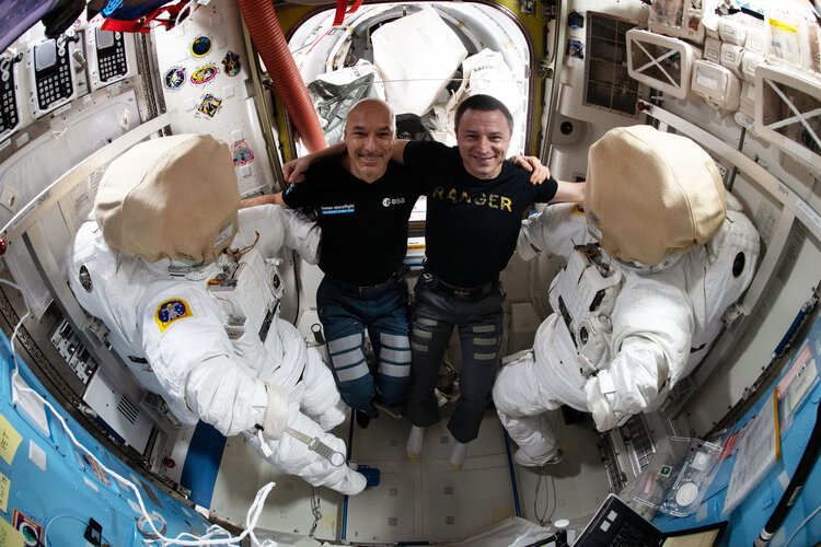 Luca and Drew prepare for the fourth #SpacewalkForAMS