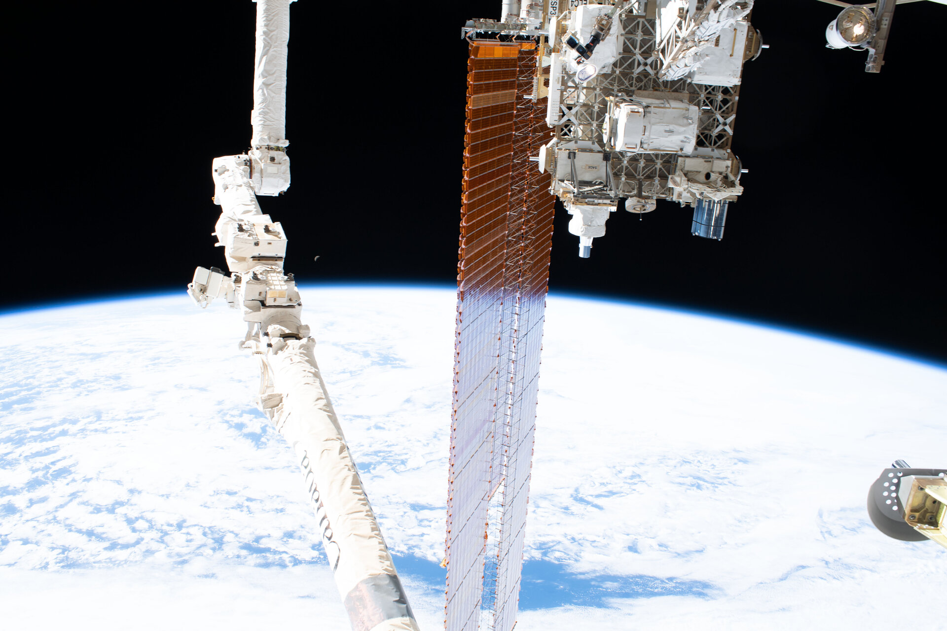Spacewalk solar ray reflection