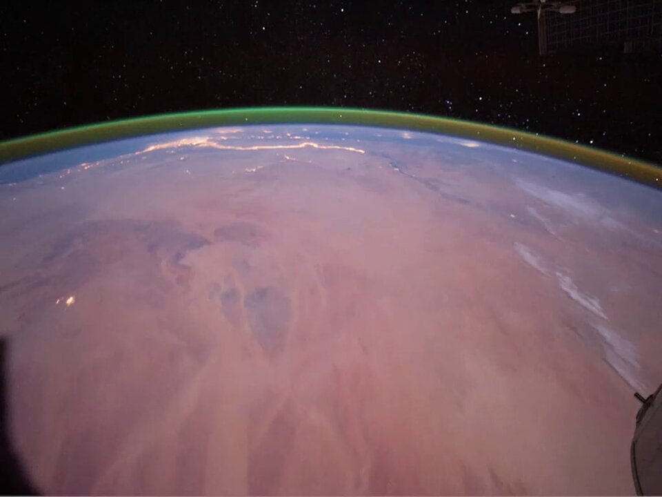 Luchtgloeiing in de atmosfeer van de aarde waargenomen vanuit het internationale ruimtestation