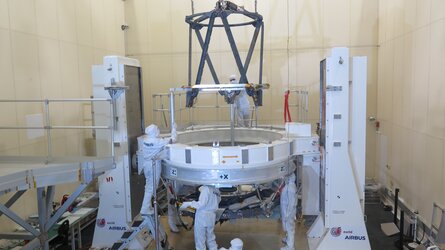 Integration of the Euclid telescope