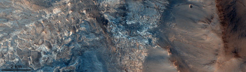 Composição rochosa no desfiladeiro Ius Chasma