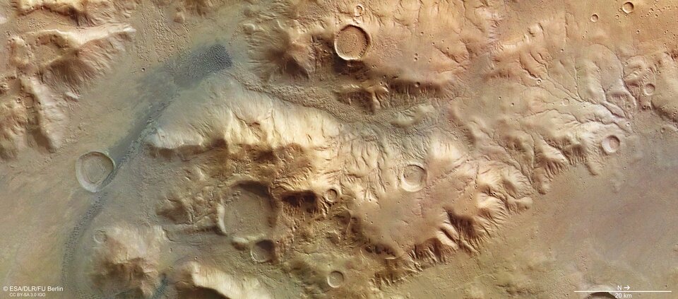 Mars Express captures Nereidum Mountain Range 