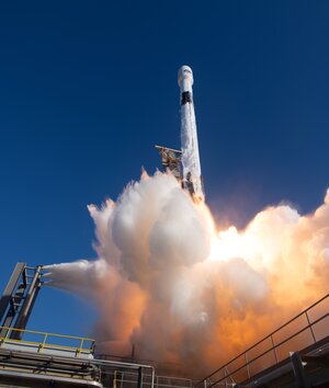 Sea-level monitoring satellite lifts off