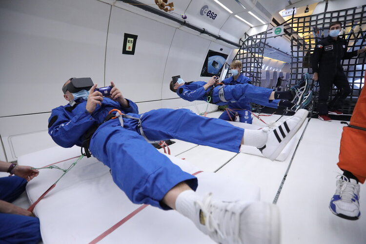 Weightless in virtual reality