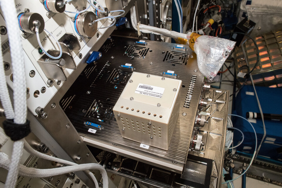 ICE Cubes Facility (ICF) in the Columbus European Physiology Module (EPM) rack