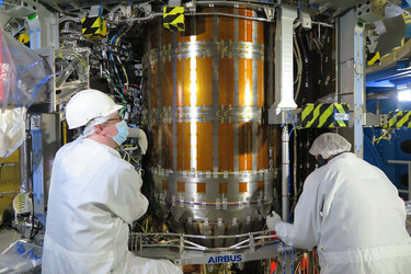 Installing propellant tanks in European Service Module-2