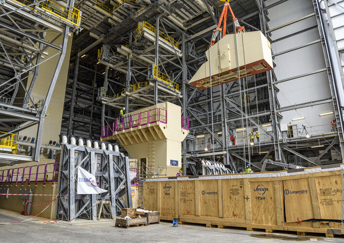 Mini-mast installation on the Ariane 6 launch pad