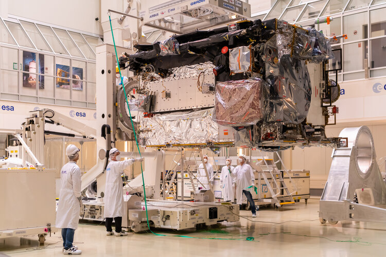 Installing Juice at ESTEC 