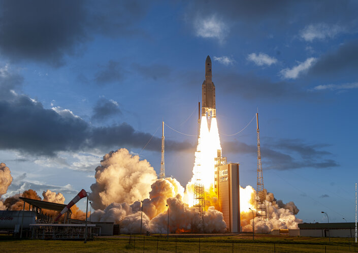 Ariane 5 flight VA254 lifted off with Star One D2 and Eutelsat Quantum from Europe’s Spaceport 