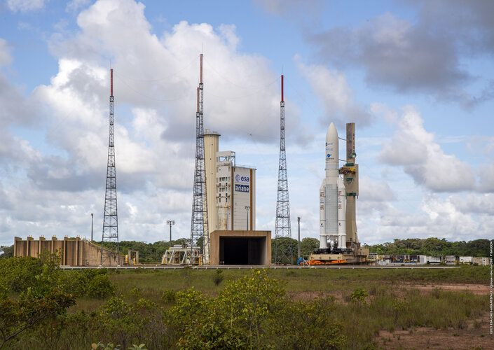 Ariane 5 transfer from the final assembly building to the launch pad