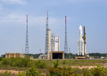 Ariane 5 transfer to the launch pad