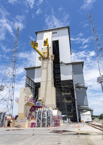 Cryogenic arms on the upper part of the Ariane 6 mast on the launch pad connect to the rocket's upper stage and retract at liftoff